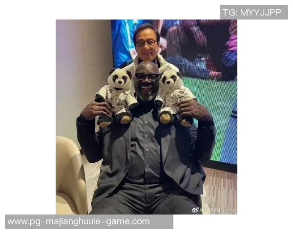 明星聚会小贝与成龙姚明奥尼尔同框自拍引发热议