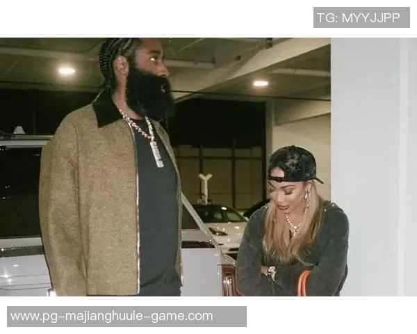 哈登追求女友频繁拨打电话引发热议她却直言他不懂撩妹技巧 哈登追求女友频繁拨打电话引发热议她却直言他不懂撩妹技巧